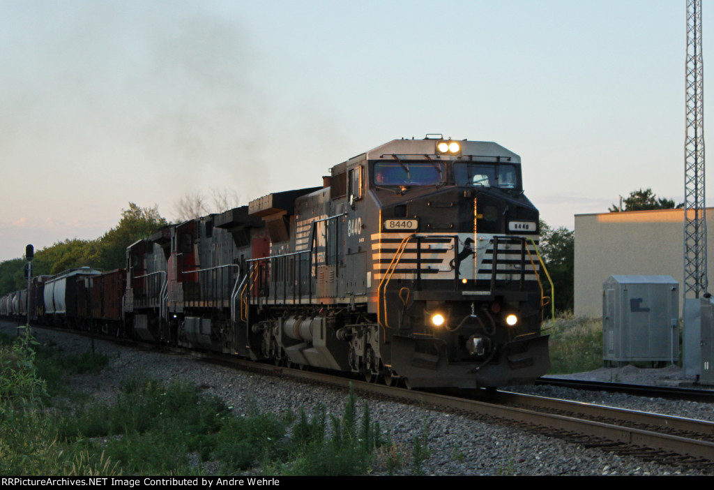 NS 8440 starts up with M342 south after CP traffic clears the diamond